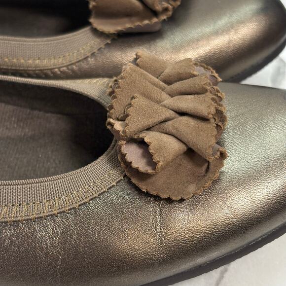 Munro American Bronze Leather Flats Women’s 8N USA Made Slip On Ruffle Toe - Picture 6 of 15